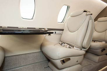 Citation XLS+ Cabin seat with table